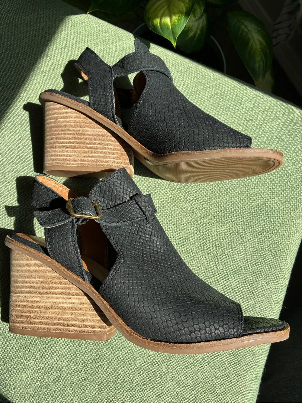 Lucky Brand Peep Toe Block Heel Sandals Size 9.5